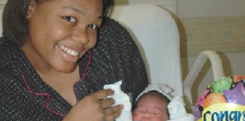 BlackWhore Gives Birth To Her 14th Kid By The 14th Different Man! SHOCKING STORY (Video)