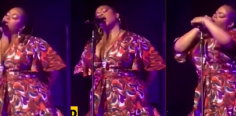 R&B Singer Jill Scott Shows Off Her Skills On A D*ck By Using A Stage Mic! Is Queen Behavior? (Live Broadcast)