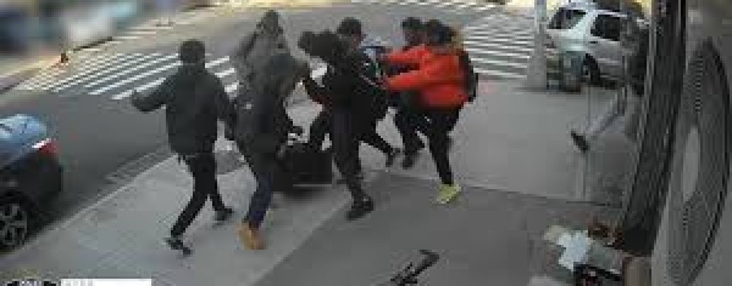5 Boys Arrested After Group Of Teens BEAT, STOMP & ROB 15 Year Old GIRL In Broad Daylight! (Video)